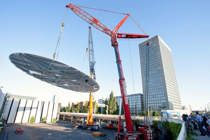 Montage Dachkonstruktion mit Kran